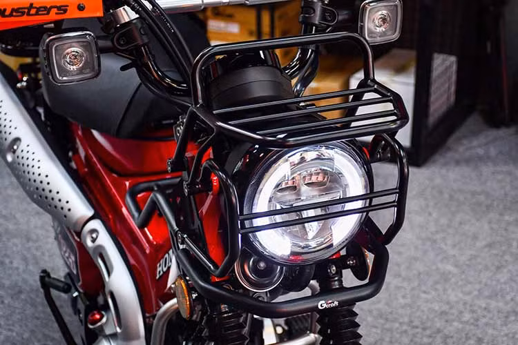 Honda CT125 sở hữu kiểu dáng đậm chất cá tính phong cách, lấy cảm hứng từ CT-Series trong những năm 60 của thế kỷ trước. Bên cạnh đó, CT125 còn có những nét đặc trưng giống với mẫu xe số Super Cub C125, những chi tiết đăc trưng vừa tạo nên sự hoài cổ vừa đem lại cảm giác cá tính, hiện đại.