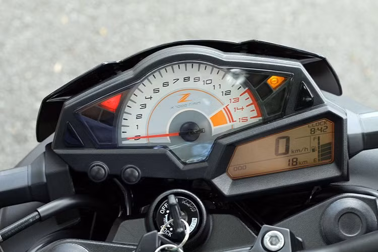 Được biết, đại lý này chỉ bán ra 16 chiếc xe Kawasaki Z300 đầu tiên với mức giá 139 triệu đồng, còn lại là mức giá niêm yết 153 triệu đồng cho những mẫu xe tiếp theo.