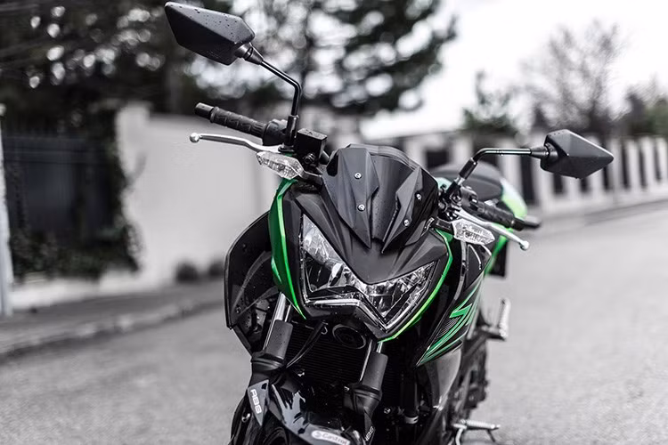 Ngay khi có thông tin mẫu xe này vừa xuất hiện tại Việt Nam và được bán với mức giá "sốc", trên fanpage của đại lý này đã có hàng trăm lượt comment hỏi thông tin và đặt mua xe, cùng với hàng chục lượt chia sẻ.