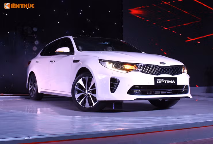 Mẫu xe ôtô Kia Optima 2.0 AT có mức giảm nhiều nhất, lên tới 80 triệu đồng. Giá bán hiện tại của mẫu sedan hạng D này là 719 triệu đồng, thấp hơn Mazda3. Trước đó, Optima đã từng được hạ xuống 749 triệu đồng để đẩy nốt hàng tồn nhưng vẫn không bán hết được.