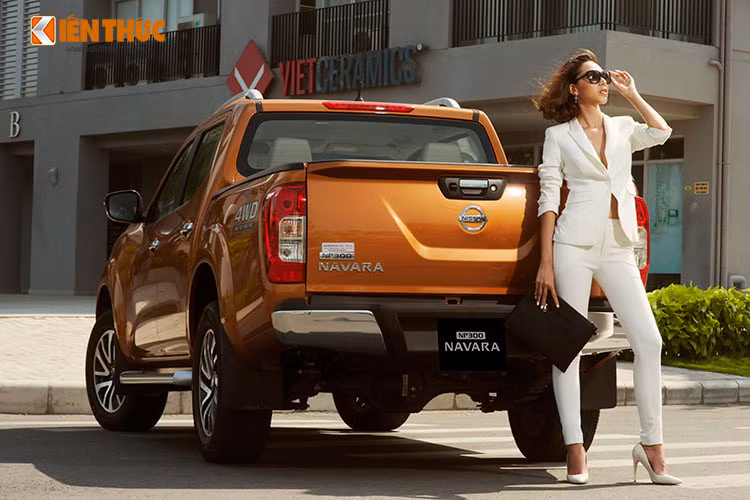 Dưới nắp ca-pô là động cơ Diesel 4 xi lanh thẳng hàng DOHC 2.5L, công suất cực đại 161 mã lực tại 3.600 vòng/phút, mô-men xoắn cực đại 403 Nm tại 2.000 vòng/phút. Động cơ turbo tăng áp mới với bộ điều khiển điện tử, đường nạp kép giúp việc đốt nhiên liệu hiệu quả hơn.