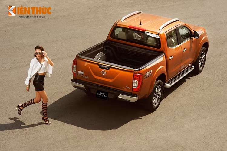 Ngoài ra, hệ khung dầm chính dạng hộp kín giúp tăng cường độ cứng cáp và bền bỉ cùng cấu trúc khung xe ZONE BODY. Các tính năng an toàn hiện đại nhất bao gồm; hệ thống phanh ABS, EBD, BA, 2 túi khí, dây đai an toàn 3x3, chống trộm với immobilizer.