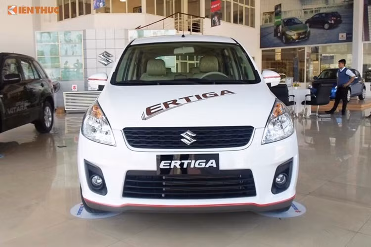 Mẫu xe Suzuki Ertiga vốn đã được Suzuki Việt Nam công bố tạm ngừng sản xuất từ tháng 6/2018, tuy nhiên đến nay trên thị trường vẫn còn một vài xe tồn. Có lẽ vì vậy mà Suzuki Ertiga đột nhiên bị gọi trửo lại trong bảng xếp hạng xe ế nhất tháng với doanh số 1 chiếc duy nhất. Cộng tổng trong 10 tháng của năm 2018, Ertiga mới bán được 26 xe.