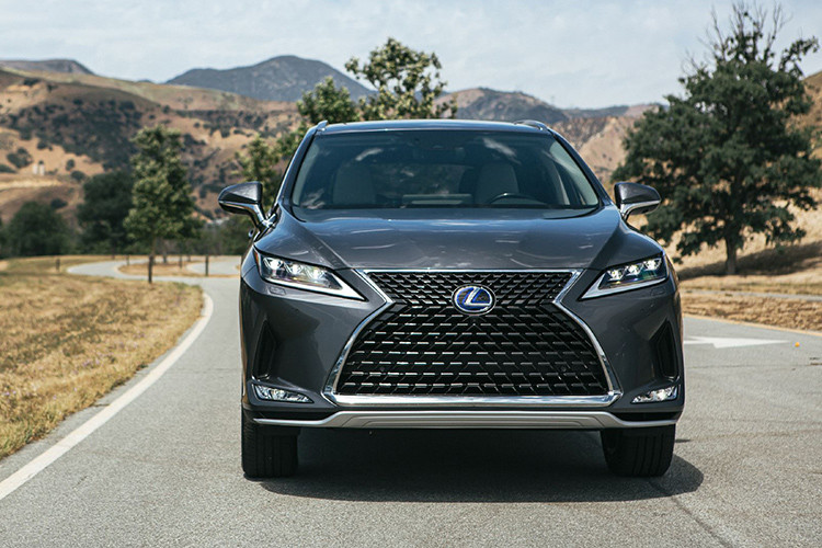 Ngoài ra, Lexus còn thêm 2 tùy chọn màu sơn mâm mới bao gồm: Moonbeam Beige Metallic và Nori Green Pearl cho mâm 18 inch (tiêu chuẩn) và 20 inch trên RX 2020. Để thêm tiện ích hơn cho người dùng, cửa cốp sau còn được trang bị bộ cảm biến đá cốp (tùy chọn).
