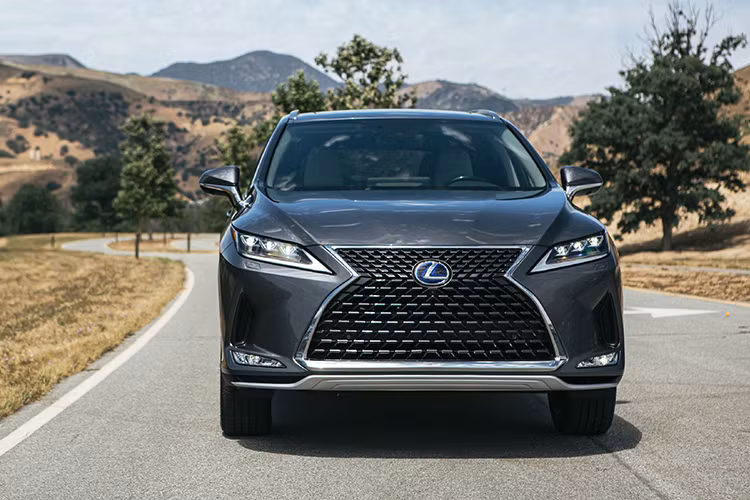 Ngoài ra, Lexus còn thêm 2 tùy chọn màu sơn mâm mới bao gồm: Moonbeam Beige Metallic và Nori Green Pearl cho mâm 18 inch (tiêu chuẩn) và 20 inch trên RX 2020. Để thêm tiện ích hơn cho người dùng, cửa cốp sau còn được trang bị bộ cảm biến đá cốp (tùy chọn).