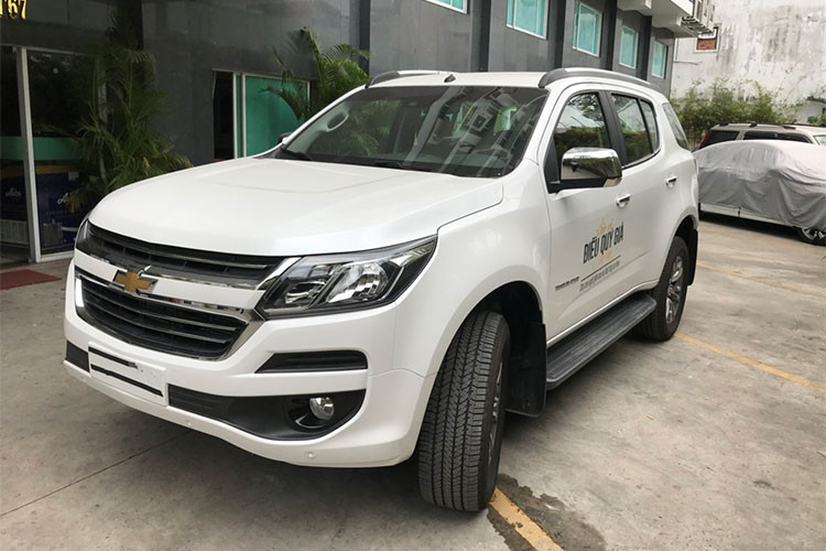 Trong tháng 5/2018, Isuzu MU-X có doanh số khá tốt với 47 chiếc so với 29 chiếc của tháng 4, tuy nhiên không thể giữ được ngôi vương doanh số trong phân khúc từ tháng 4 khi Chevrolet Trailblazer 2018 có đến 164 chiếc được bán ra thị trường, không quá cao so với Fortuner vào năm ngoái nhưng cũng đủ để độc chiếm vị trí đầu bảng trong phân khúc.