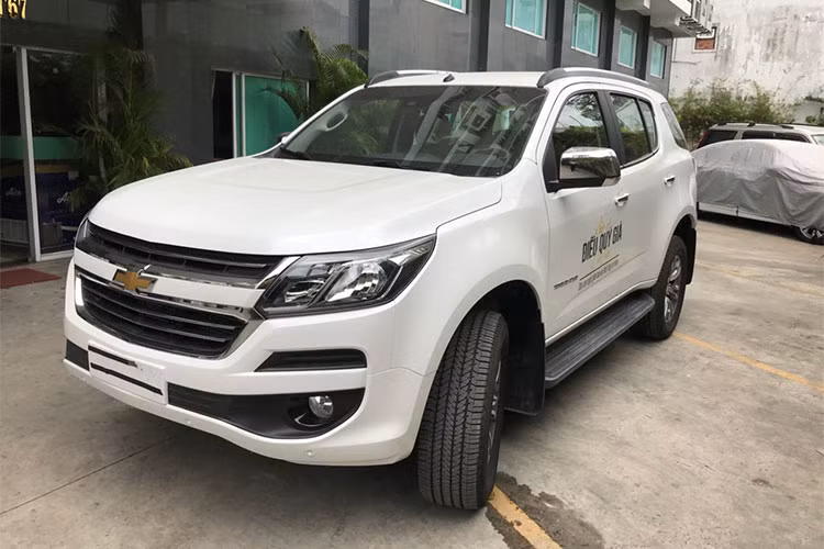 Trong tháng 5/2018, Isuzu MU-X có doanh số khá tốt với 47 chiếc so với 29 chiếc của tháng 4, tuy nhiên không thể giữ được ngôi vương doanh số trong phân khúc từ tháng 4 khi Chevrolet Trailblazer 2018 có đến 164 chiếc được bán ra thị trường, không quá cao so với Fortuner vào năm ngoái nhưng cũng đủ để độc chiếm vị trí đầu bảng trong phân khúc.