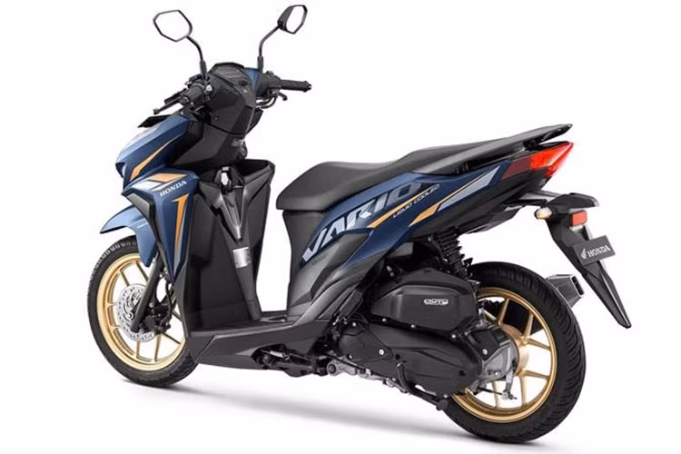 Ngoài ra, 2021 Honda Vario 125 có các tính năng an toàn khác như chân chống tích hợp tính năng khóa động cơ. Hệ thống khóa phanh ngăn xe khỏi bị bốc đầu khi khởi động hoặc trôi khi dừng trên dốc. Kích cỡ thân xe lớn phù hợp với lốp lớn giúp xe cân bằng tốt hơn. Hệ thống đèn LED thiết kế rất ấn tượng.