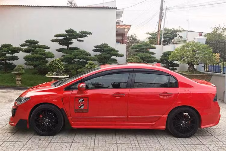 Không biết rõ giá trị của toàn bộ gói độ dành cho chiếc Civic này, nhưng ước tính tổng chi phí mà chủ xe phải bỏ ra lên đến khoảng 200 triệu đồng, tương đương một nửa giá trị còn lại của chiếc Civic 2010 hiện nay đang rao bán trên các sàn xe cũ. Chính chiếc Civic này cũng đang được chủ xe rao bán với giá hơn 400 triệu đồng.