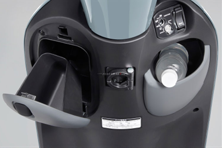 Honda Giorno 2022 sử dụng hệ thống chiếu sáng halogen truyền thống, đồng hồ của xe là loại analog kết hợp màn hình kỹ thuật số.