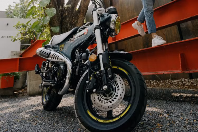 Chiếc xe Honda DAX KUBO Limited Edition đặc biệt này sở hữu số sê-ri duy nhất, làm tăng giá trị hiếm có của sản phẩm. Sản xuất giới hạn chỉ 300 chiếc. 