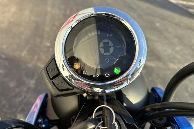 Honda DAX KUBO Limited Edition đi kèm bộ cao cấp dành cho những người yêu thích đồ chơi nghệ thuật, bao gồm một mô hình KUBO thiết kế đặc biệt có cùng số sê-ri với chiếc xe.