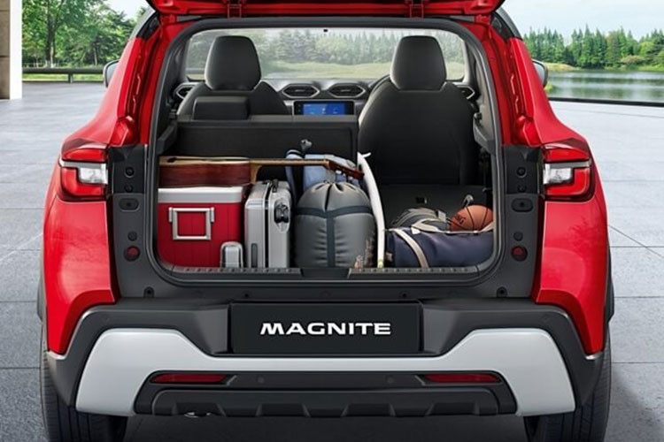 Bên dưới nắp ca-pô của Magnite là khối động cơ xăng 3 xi-lanh, dung tích 1.0 lít, tăng áp, sản sinh công suất tối đa 100 mã lực và mô-men xoắn cực đại 152Nm (CVT) hoặc 160Nm (số sàn 5 cấp), kèm hệ dẫn động cầu trước. Đây là động cơ hiện được sử dụng trên mẫu Nissan Almera tại Việt Nam.