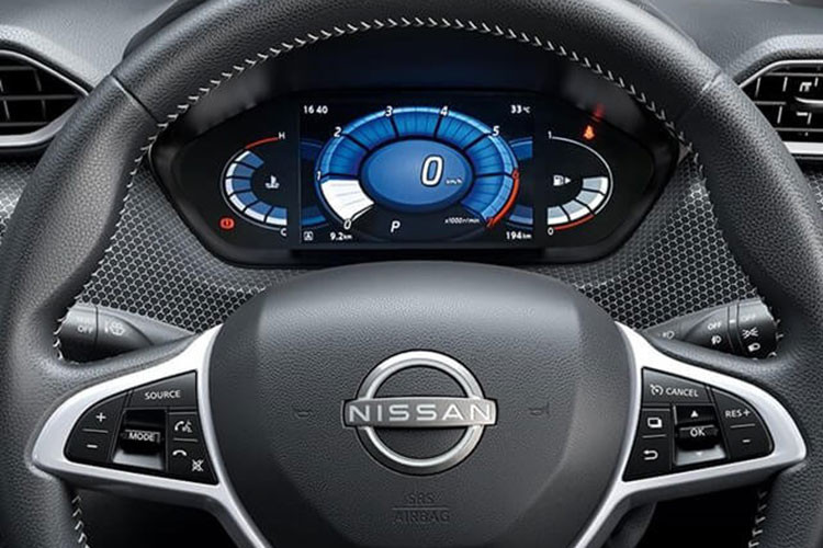 Xe có hệ thống hỗ trợ phanh ABS/EBD/BA, cân bằng điện tử, ổn định thân xe điện tử, hỗ trợ khởi hành ngang dốc, camera lùi, cảm biến lùi và 2 túi khí. Bản Premium được bổ sung camera 360 độ và cảm biến áp suất lốp.