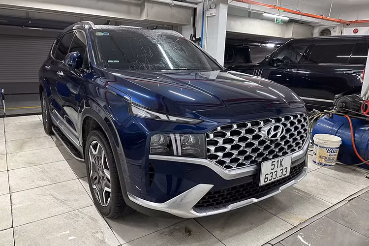 Mới đây, anh T.K ở TP.HCM sau khi mua lại chiếc Hyundai SantaFe bản xăng cao cấp đã qua sử dụng từ một người bạn, đã may mắn bốc được biển tứ quý 3 cho Hyundai SantaFe với dãy số 51K - 633.33 siêu đẹp.