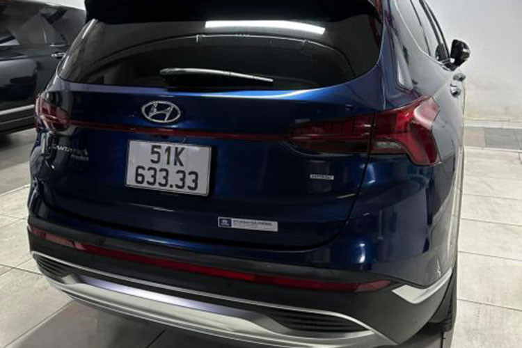 Ngay sau khi những hình ảnh về chiếc Hyundai SantaFe biển tứ quý 3 này được chia sẻ trên mạng xã hội đã có không ít người liên hệ với anh T.K và ngỏ ý muốn mua lại xe. Nhiều mức giá được đưa ra, tuy nhiên hiện tại cao nhất là có người trả 1,5 tỷ đồng, cao hơn 300 triệu so với giá mua. 