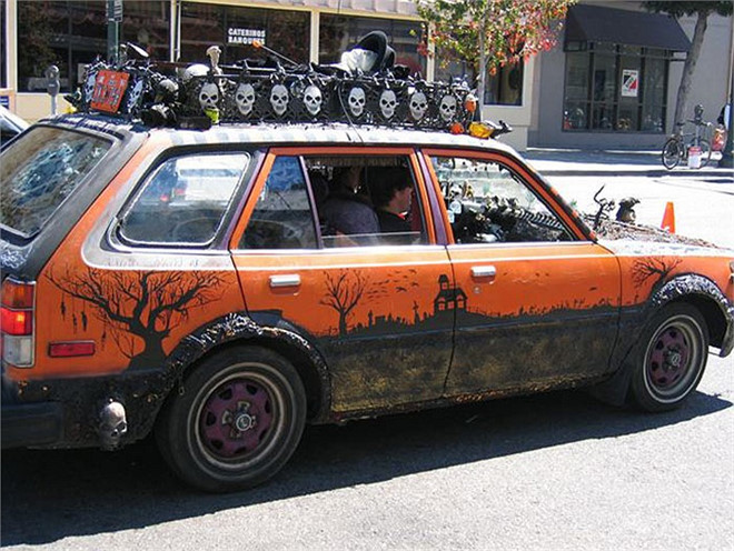 Cả một rừng ma ám trên chiếc xe hatchback của phù thuỷ chăng?