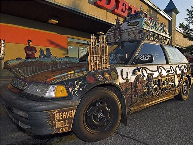 Có một thiên đường rất khác trên chiếc xe độ phong cách kinh dị này.