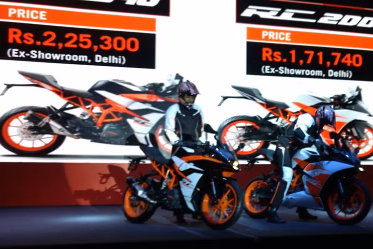Tại thị trường Ấn Độ, KTM RC390 2017 có giá khởi điểm 225.300 Rupee (tương đương 75 triệu đồng), tăng đáng kể so với phiên bản cũ.