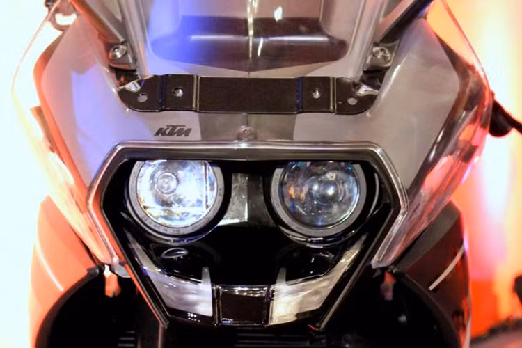 Giá bán khởi điểm của mẫu xe KTM RC200 phiên bản 2017 tại thị trường Ấn Độ là 171.740 Rupee, (tương đương 57 triệu đồng), đắt hơn không đáng kể so với phiên bản cũ - tuy nhiên với một số trang bị mới nó cũng đem lại cảm giác lái khác hơn.