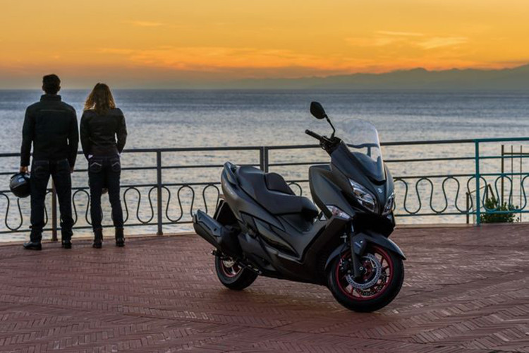 Ngoại hình của Suzuki Burgman 180 2020 dự kiến sẽ thừa hưởng thiết kế từ người anh em Burgman 200 hiện đang được bán ra tại châu Âu với diện mạo khá đồ sộ, đúng chất một chiếc maxi-scooter, thân xe dài, mặt nạ đầu xe lớn, tay lái được bố trí cao giúp mang lại tư thế ngồi thoải mái.