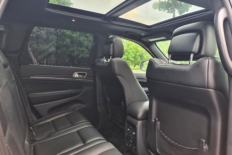 Theo thông tin từ phía Jeep cho hay, Grand Cherokee đã đạt đánh giá cao nhất về độ an toàn nhờ vượt qua các bài kiểm tra về va chạm phía trước, va chạm bên, và va chạm ở các điểm cực hai bên. Hạng mục duy nhất xe bị đánh giá thấp hơn đó là về độ lắc ngang, được đánh giá bốn sao.