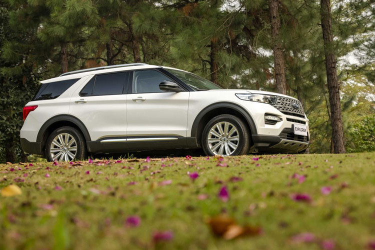 Ford Explorer tai Viet Nam tang gia niem yet them 100 trieu dong