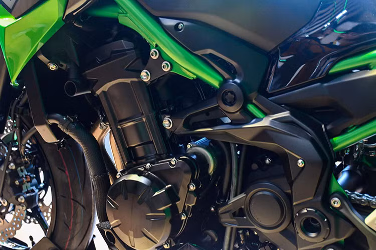 Gia xe moto Kawasaki Z900 giam gan 100 trieu dong tai Viet Nam-Hinh-2