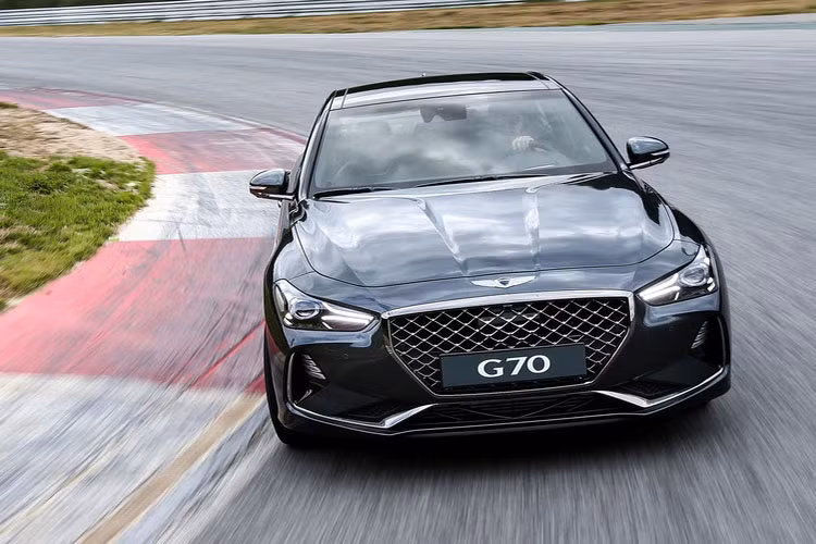 Tại triển lãm New York Auto Show 2018, thương hiệu xe sang Hàn Quốc đã mang đến trưng bày mẫu xe Genesis G70 2019 - sản phẩm nhỏ nhất trong danh mục đã bao gồm các mẫu G80, G80 Sport và G90. Đây là mẫu xe cạnh tranh trực tiếp với Mercedes-Benz C-Class, BMW 3-Series và Audi A4 trong phân khúc sedan hạng sang cỡ nhỏ.