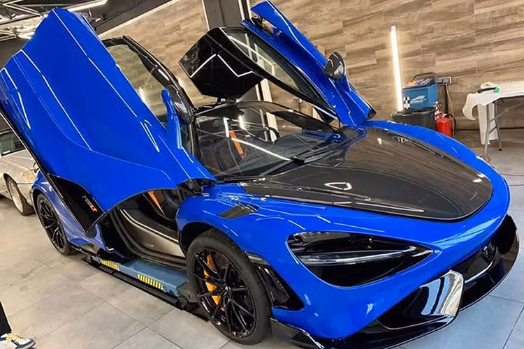 Tại Việt Nam, theo các thông tin chưa xác thực thì mới chỉ có 5 chiếc siêu xe McLaren 765LT cập bến nhưng đa phần đều có số phận hẩm hiu như mất tích một cách bí ẩn, ngân hàng thu giữ, chưa tìm được chủ nhân,…. Ngoài ra để sở hữu mẫu siêu xe này thì người chơi phải bỏ ra 33 tỷ và không dưới 40 tỷ đồng sau khi đóng đầy đủ các loại thuế phí.