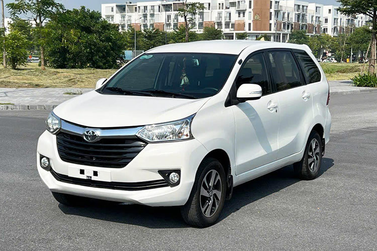  Toyota Avanza Premio tại Việt Nam là mẫu xe MPV mới được giới thiệu tại thị trường cùng với "người anh em" Veloz Cross mới. Cả Veloz Cross và Avanza Premio được đánh giá là sản phẩm tiềm năng của Toyota trong phân khúc MPV cỡ nhỏ giá rẻ.