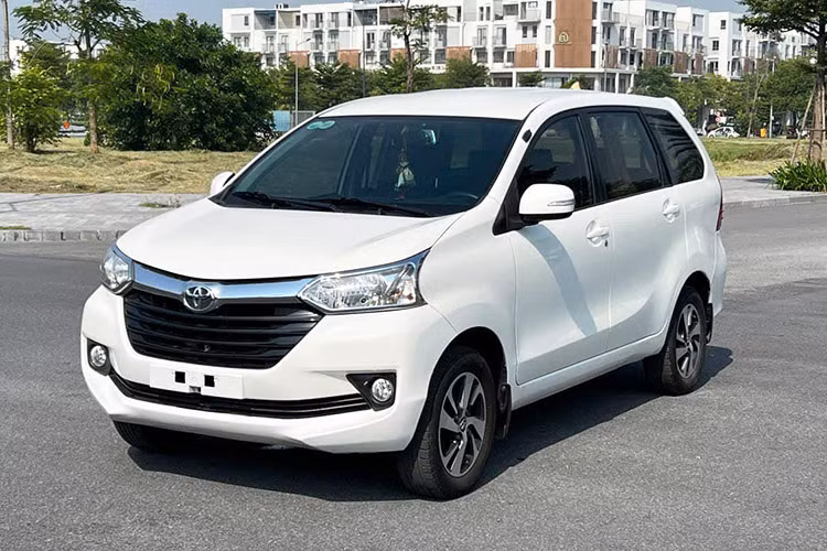  Toyota Avanza Premio tại Việt Nam là mẫu xe MPV mới được giới thiệu tại thị trường cùng với "người anh em" Veloz Cross mới. Cả Veloz Cross và Avanza Premio được đánh giá là sản phẩm tiềm năng của Toyota trong phân khúc MPV cỡ nhỏ giá rẻ.