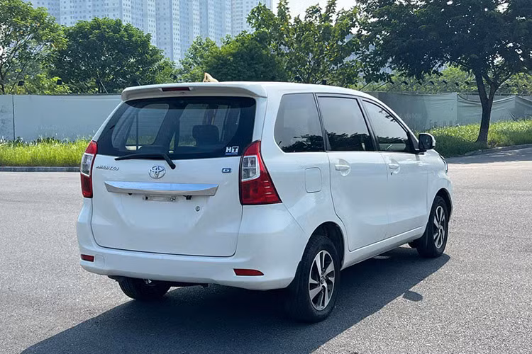 Mặc dù mẫu xe MPV Toyota Avanza Premio có vẻ như không thu hút sự chú ý của khách hàng bằng "người anh em" Veloz Cross. Tuy nhiên đối với nhóm khách hàng mua xe để sử dụng kinh doanh vận tải, Avanza Premio được xem là lựa chọn đáng cân nhắc, đặc biệt là những chiếc xe đã qua sử dụng.