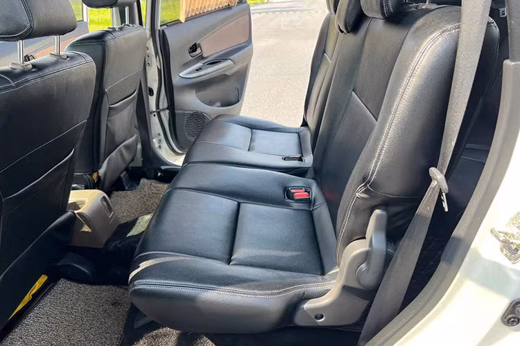 Toyota Avanza 2019 cung cấp hai tùy chọn động cơ, đáp ứng nhu cầu khác nhau của người dùng. Biến thể đầu tiên là động cơ 2NR-VE, hút khí tự nhiên, 4 xi-lanh thẳng hàng với dung tích 1.5L, cho công suất 102 mã lực và mô-men xoắn cực đại 136 Nm, kết hợp với hộp số tự động 4 cấp. 