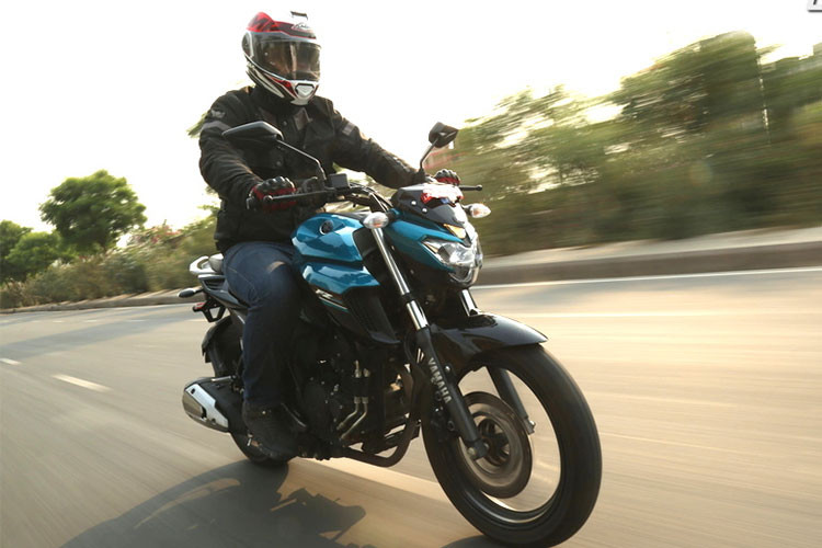 Xe được trang bị động cơ xy-lanh đơn, làm mát bằng dầu, dung tích 249 cc, kết hợp với hộp số 5 cấp. Động cơ tạo ra công suất tối đa 20,9 mã lực tại vòng tua máy 8.000 vòng/phút và mô-men xoắn cực đại 20 Nm tại vòng tua máy 6.000 vòng/phút. Theo hãng xe máy Yamaha, động cơ này được áp dụng công nghệ Blue Core nên chỉ tiêu thụ lượng xăng trung bình 43 km/lít, tương đương 2,32 lít/100 km.