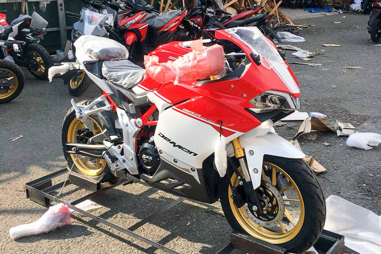 Hiện tại, mức giá dành cho mẫu xe môtô thể thao cỡ nhỏ GPX Demon 150GR tại thị trường Việt Nam hiện đang ở hai mức là 63 triệu đồng cho phiên bản tiêu chuẩn và 64 triệu đồng cho phiên bản đặc biệt.