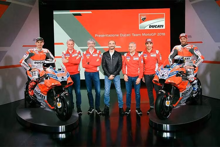 Dưới sự điều khiển của tay đua Ý Andreal Dovizioso và Tây Ban Nha Jorge Lorenzo, đội đua Ducati đã rất gần với chức vô địch Thế giới dành cho nhà sản xuất trong mùa giải MotoGP 2017. Với hy vọng đạt được thành tích này, mẫu siêu môtô Ducati Desmosedici GP18 vừa được hãng ra mắt tại nhà máy ở Borgo Panigale, Ý.