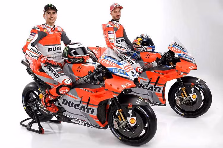 Như vậy, đây là năm thứ 15 hãng xe môtô Ducati tham gia vào giải MotoGP với dòng Desmosedici. Dựa trên phiên bản Desmosedici GP17 của năm ngoái, chiếc xe đua Ducati thi đấu trong MotoGP 2018 đã có sự thay đổi lớn về thiết kế để đạt hiệu năng cao hơn nữa. 