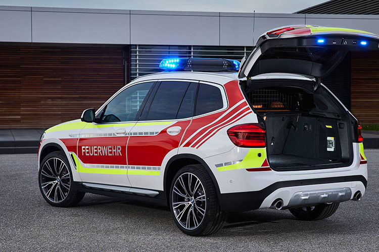 Những chiếc BMW X3 cứu hỏa sở hữu khối động cơ diesel 4 xi-lanh tăng áp 2,0 lít có công suất 190 mã lực và mô-men xoắn 400 Nm, kết hợp cùng hộp số tự động 8 cấp.