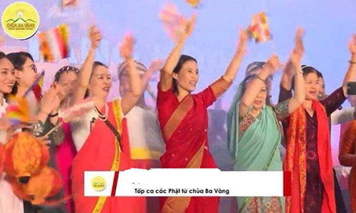 Sau khi bi 'truc xuat', ba Pham Thi Yen lai xuat hien tai chua Ba Vang