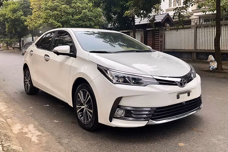 Theo báo cáo bán hàng của Hiệp hội các nhà sản xuất ôtô Việt Nam, trong tháng 2 vừa qua, Toyota Corolla Altis chỉ đạt doanh số 135 xe đến tay khách hàng, trong đó riêng bản 1.8G đã có đến 133 chiếc. Doanh số thấp trên chứng tỏ Toyota Corolla Altis bản hiện hành đang ở chu kỳ cuối cùng và có lẽ Toyota đã dừng sản xuất mẫu xe này tại Việt Nam.