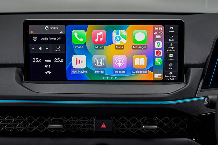 Về trang bị an toàn, bên cạnh 8 túi khí và các hệ thống an toàn thụ động phổ biến, gói công nghệ Honda Sensing còn được trang bị tiêu chuẩn trên Honda Accord 2024.