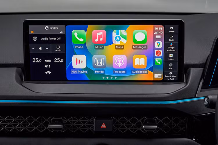 Về trang bị an toàn, bên cạnh 8 túi khí và các hệ thống an toàn thụ động phổ biến, gói công nghệ Honda Sensing còn được trang bị tiêu chuẩn trên Honda Accord 2024.