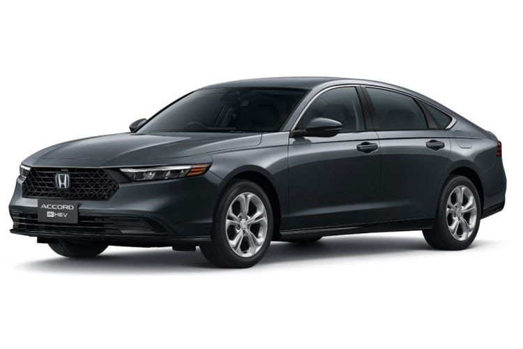 Cụm pin sẽ cung cấp điện cho mô-tơ điện thứ 2 mạnh 184 mã lực và 335 Nm. Động cơ xăng có thể truyền động trực tiếp cho bánh xe thông qua khóa biến mô ở tốc độ cao hơn. Tổng cộng, mẫu xe sedan Honda Accord e:HEV 2024 sở hữu công suất 207 mã lực. Xe có đến 6 chế độ lái, bao gồm Econ, Normal, Sport, Individual, EV và Charge. 