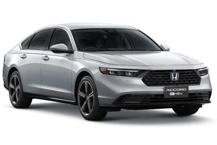  Giá xe Honda Accord 2024 cho 3 phiên bản gồm E, EL và RS dao động từ khoảng 1,53 triệu Baht (tương đương 1,012 tỷ đồng) đến 1,8 triệu Baht (1,2 tỷ đồng). Tại Việt Nam, Honda Accord cạnh tranh với những cái tên như Toyota Camry, Kia K5 và Mazda6. Do giá bán khởi điểm khá cao (lên tới 1,3 tỷ đồng) cùng thiết kế không ấn tượng, doanh số xe luôn thấp hơn so với các đối thủ trong nhiều năm qua.