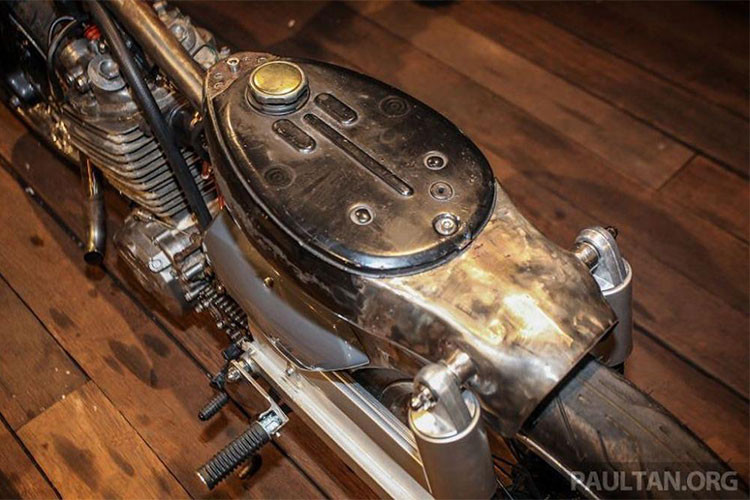 Đượ biết, chiếc xe Honda Super Cub độ này lại là sản phẩm trúng thưởng cho mọi người thực hiện bốc thăm tại lễ hội độ xe Art of Speed 2018.