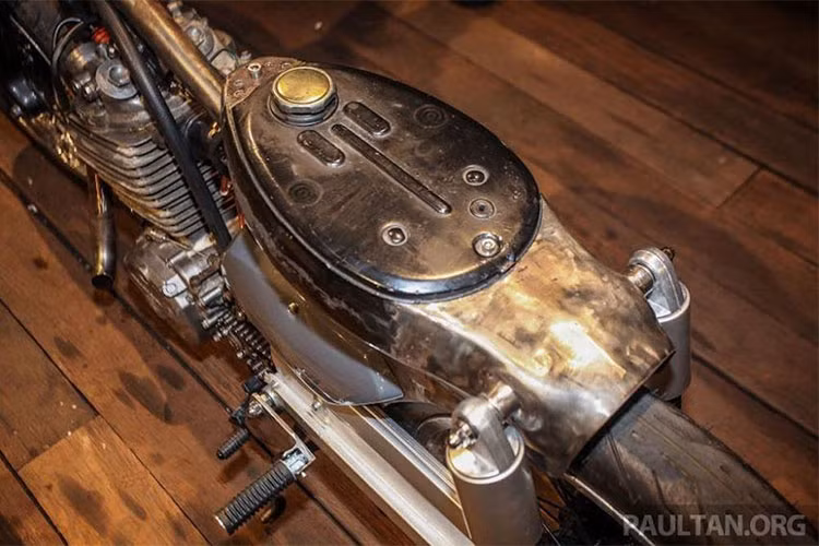 Đượ biết, chiếc xe Honda Super Cub độ này lại là sản phẩm trúng thưởng cho mọi người thực hiện bốc thăm tại lễ hội độ xe Art of Speed 2018.