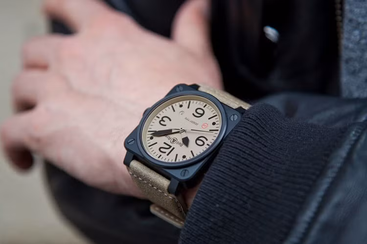 Bell &amp; Ross là thương hiệu đồng hồ luôn gặt hái được rất nhiều thành công nhờ tính DNA cực mạnh trong thiết kế. Mẫu đồng hồ Bell &amp; Ross BR03-92 Desert Type được thừa hưởng những đặc tính của các đơn vị đặc nhiệm, thực hiện các nhiệm vụ tại sa mạc nóng bỏng và vô cùng khắc nghiệt.