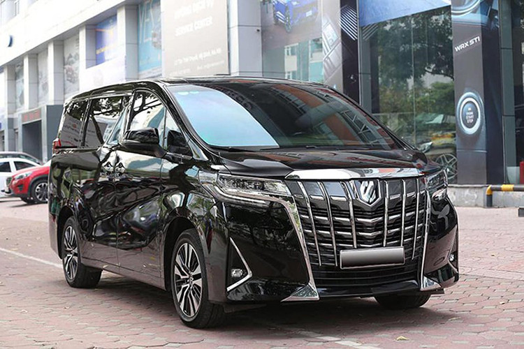 Toyota Alphard là mẫu xe quen thuộc trong phân khúc MPV cao cấp, với 10 xe bán ra trong tháng 9/2020 doanh số tăng 6 xe giúp Alphard rời khỏi vị trí cuối bảng và đứng ở vị trí thứ 4 vào tháng này. Tại Việt Nam, Toyota chỉ phân phối Alphard với một phiên bản, nhóm khách hàng chính của mẫu xe này là các công ty dịch vụ đưa đón, khách sạn cao cấp...