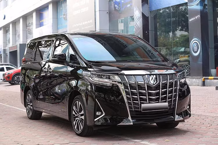 Toyota Alphard là mẫu xe quen thuộc trong phân khúc MPV cao cấp, với 10 xe bán ra trong tháng 9/2020 doanh số tăng 6 xe giúp Alphard rời khỏi vị trí cuối bảng và đứng ở vị trí thứ 4 vào tháng này. Tại Việt Nam, Toyota chỉ phân phối Alphard với một phiên bản, nhóm khách hàng chính của mẫu xe này là các công ty dịch vụ đưa đón, khách sạn cao cấp...
